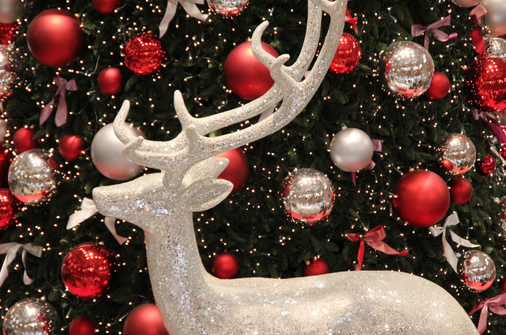 17 Best Christmas Home Decor Ideas To Create Your Own Wonderland
