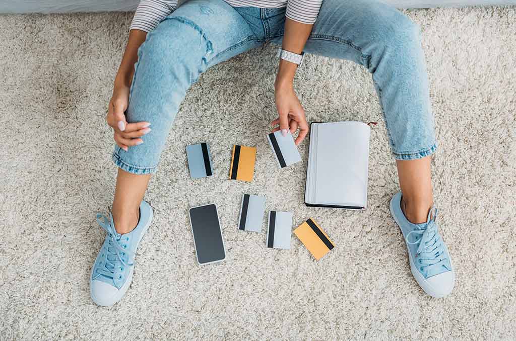 9 Best Credit Cards for Young Adults in 2023