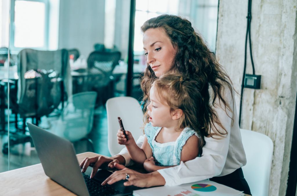 7 Helpful Grants For Single Moms In Illinois