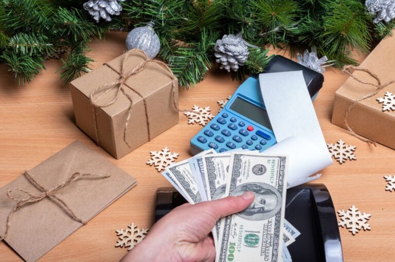 11 Best Tips For Creating A Budget-Friendly Holiday Celebration In 2025